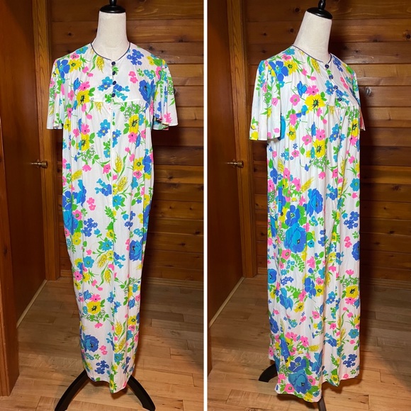 Vintage 60s 70s Neon Psychedelic Novelty Print Muumuu House Coat Robe Sz Small - Picture 3 of 6